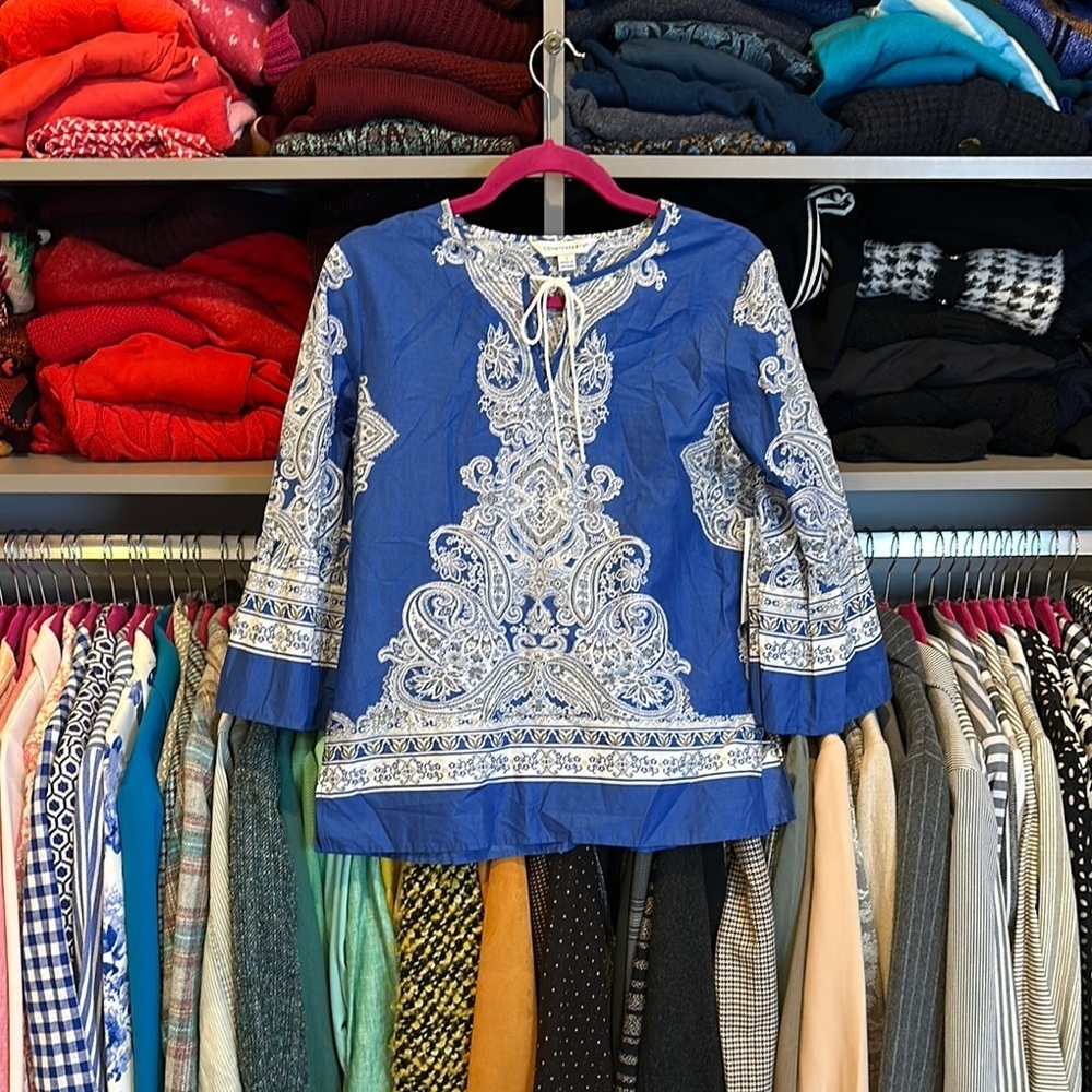 Counterparts blue/white print 3/4 bell sleeve tie front keyhole top size S NWT